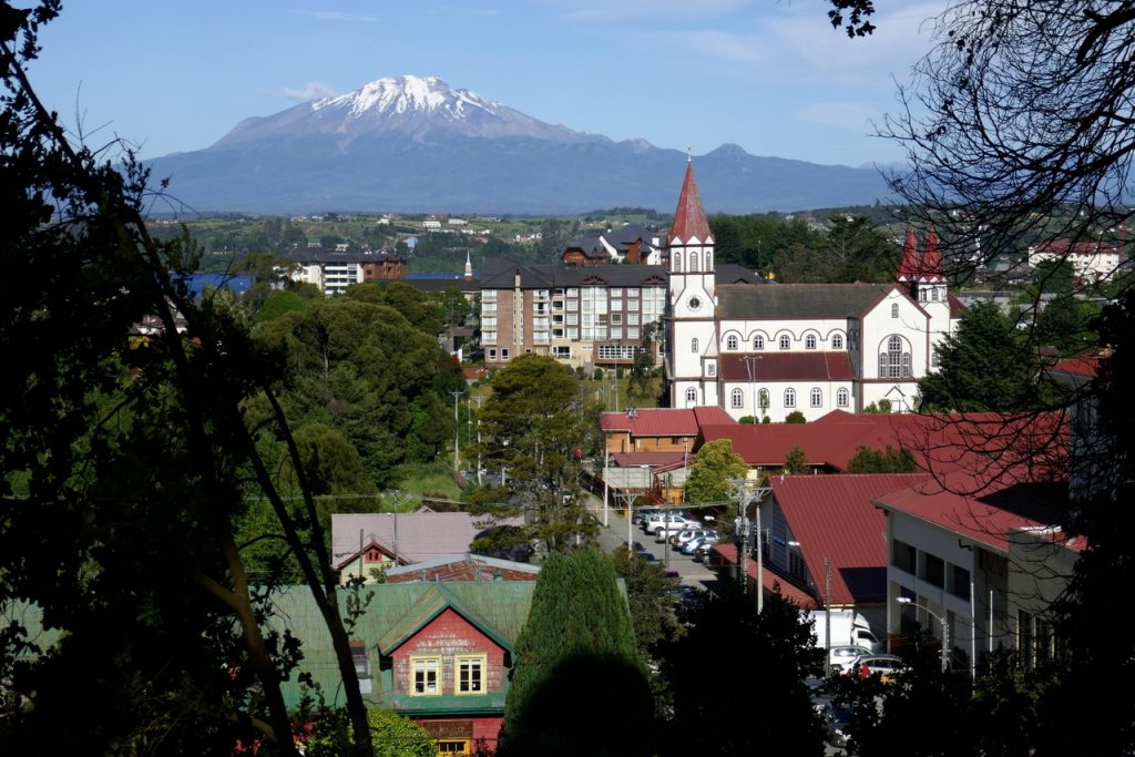 Puerto Varas met in de achtergrond de Calbuco